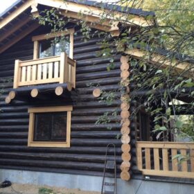 Фото дома и бани из оцилиндрованного бревна