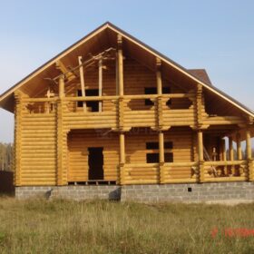 Фото дома и бани из оцилиндрованного бревна