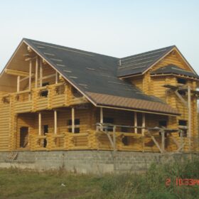 Фото дома и бани из оцилиндрованного бревна