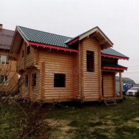 Фото дома и бани из оцилиндрованного бревна