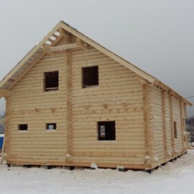 Фото дома и бани из оцилиндрованного бревна