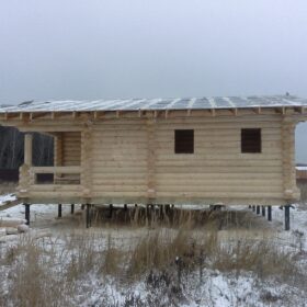 Фото дома и бани из оцилиндрованного бревна