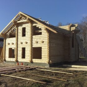 Фото дома и бани из оцилиндрованного бревна
