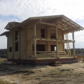 Фото дома и бани из оцилиндрованного бревна
