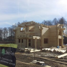 Фото дома и бани из оцилиндрованного бревна
