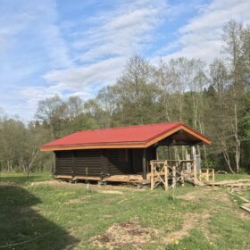 Фото дома и бани из оцилиндрованного бревна