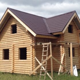Фото дома и бани из оцилиндрованного бревна