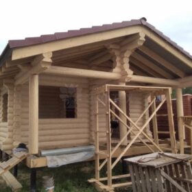 Фото дома и бани из оцилиндрованного бревна