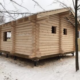 Фото дома и бани из оцилиндрованного бревна
