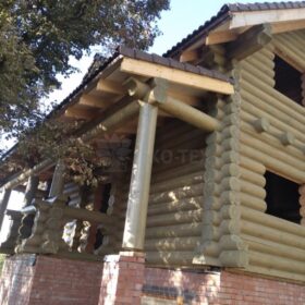 Фото дома и бани из оцилиндрованного бревна