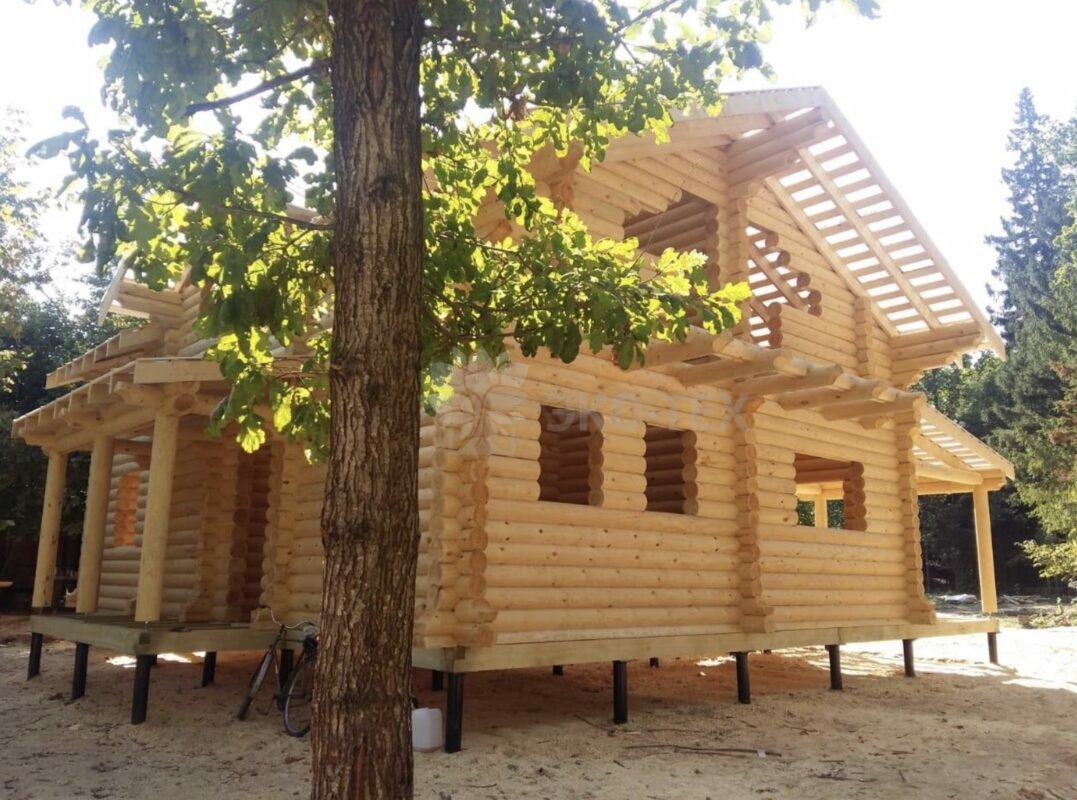 Фото дома и бани из оцилиндрованного бревна