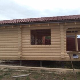 Фото дома и бани из оцилиндрованного бревна