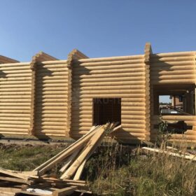 Фото дома и бани из оцилиндрованного бревна