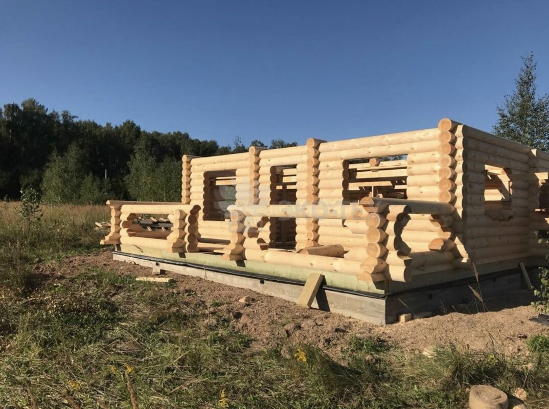 Фото дома и бани из оцилиндрованного бревна