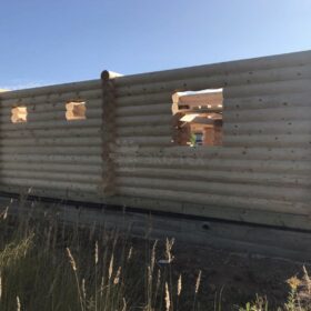 Фото дома и бани из оцилиндрованного бревна