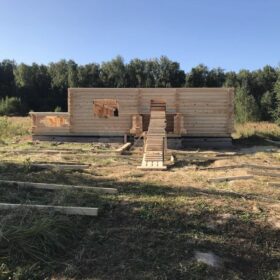 Фото дома и бани из оцилиндрованного бревна