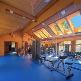 Фото дом с бассейном и спортзалом из клееного бруса