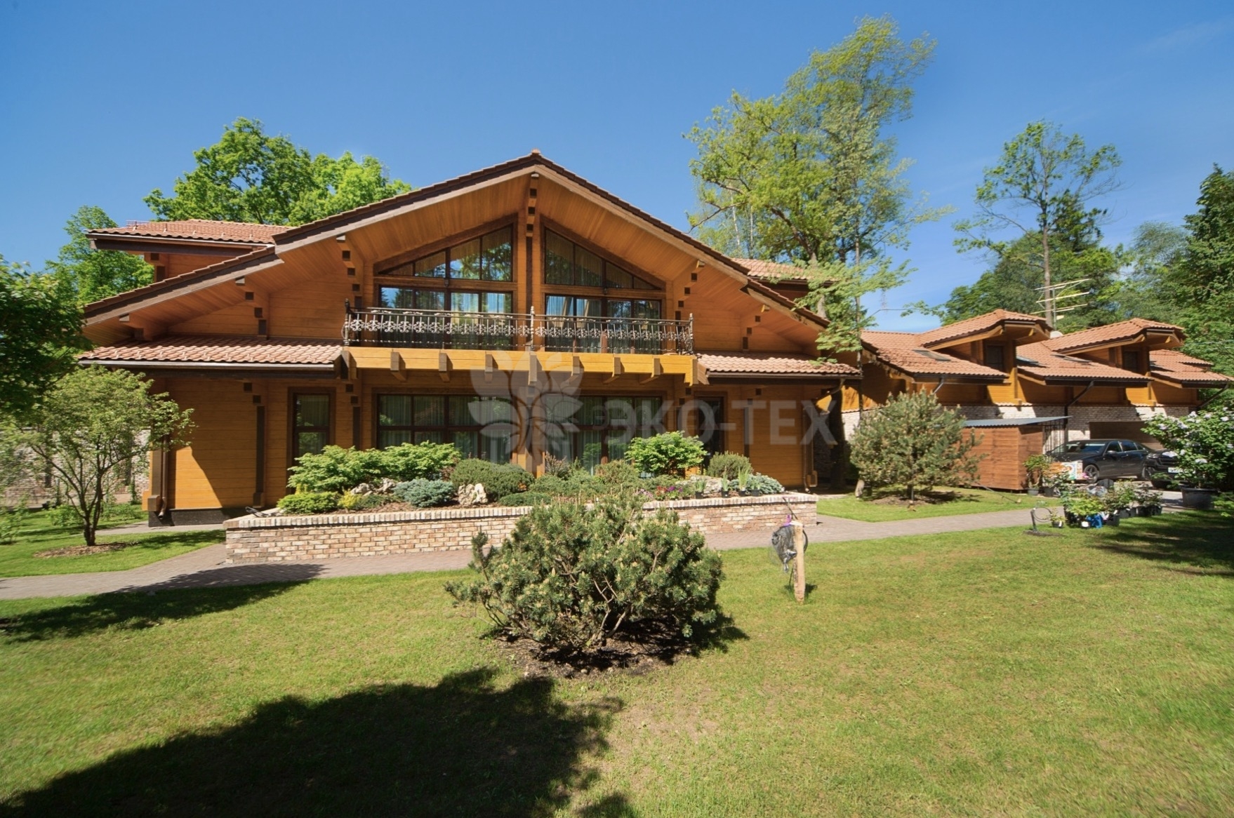 Фото дом с бассейном и спортзалом из клееного бруса