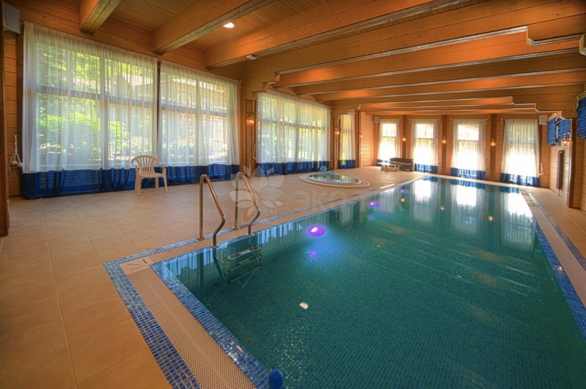 Фото дом с бассейном и спортзалом из клееного бруса