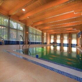 Фото дом с бассейном и спортзалом из клееного бруса