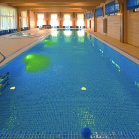 Фото дом с бассейном и спортзалом из клееного бруса