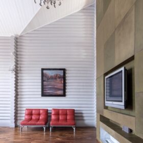 Фото дом из оцилиндрованного бревна