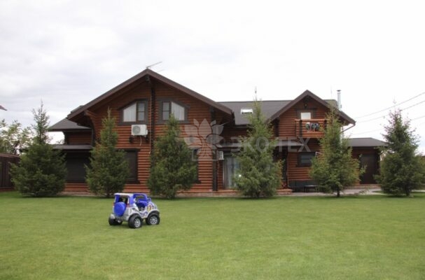 Фото дом из оцилиндрованного бревна