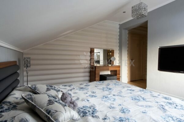 Фото дом из оцилиндрованного бревна