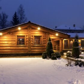 Фото домов из бревна ручной рубки