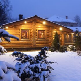 Фото домов из бревна ручной рубки