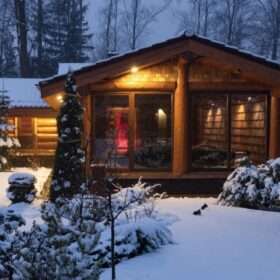 Фото домов из бревна ручной рубки