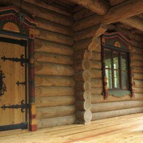 Фото домов из бревна ручной рубки