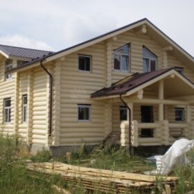 Фото домов из бревна ручной рубки