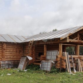 Фото домов из бревна ручной рубки