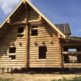 Фото домов из бревна ручной рубки