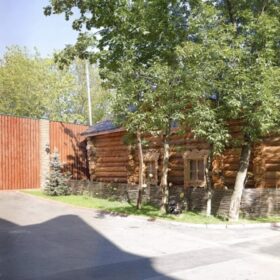 Фото домов из бревна ручной рубки