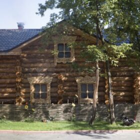 Фото домов из бревна ручной рубки