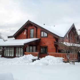 Фото деревянный двухэтажный дом из клееного бруса по проекту "Вольтер"