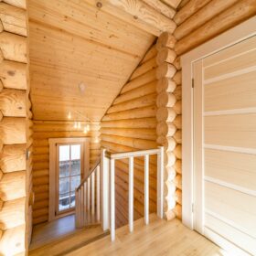 Эко-тех Фото построенный дом из оцилиндрованного бревна по проекту Калифорния