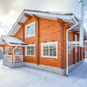 Эко-тех Фото построенный дом из оцилиндрованного бревна по проекту Калифорния