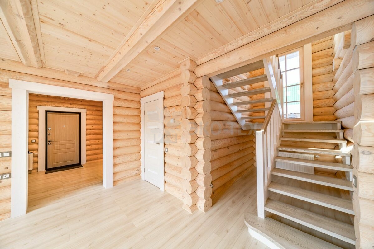 Эко-тех Фото построенный дом из оцилиндрованного бревна по проекту Калифорния