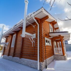 Эко-тех Фото построенный дом из оцилиндрованного бревна по проекту Калифорния