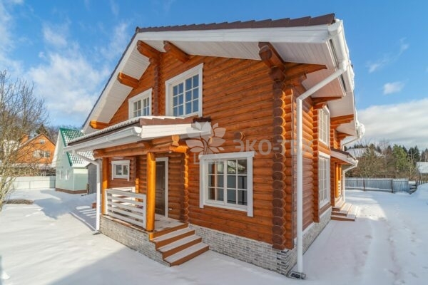 Эко-тех Фото построенный дом из оцилиндрованного бревна по проекту Калифорния