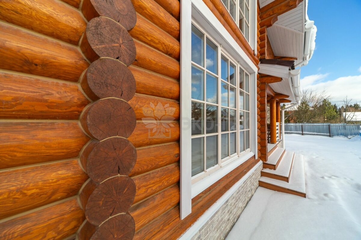 Эко-тех Фото построенный дом из оцилиндрованного бревна по проекту Калифорния