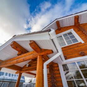 Эко-тех Фото построенный дом из оцилиндрованного бревна по проекту Калифорния