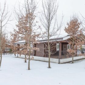 Эко-тех дом с баней,оцилиндрованное бревно, строительство и отделка фото