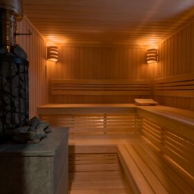 Эко-тех проект бани Сказка оцилиндрованное бревно